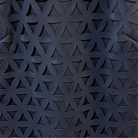 Lilly Pulitzer Daisy Laser Cut Scuba Dress Sz XS Navy Preppy Resort Country Club - Picture 12 of 13